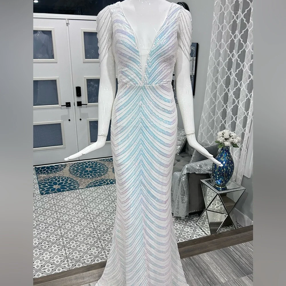 New 🌐 Iridescent White Sequin Dress with Beaded Shoulders. - Picture 10 of 16